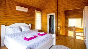 Villa, 1 soverom | Blendingsgardiner, wi-fi (inkludert) og sengetøy