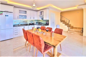 Villa, 3 Bedrooms | In-room dining