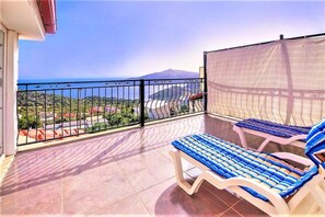 Villa, 4 Bedrooms | Terrace/patio