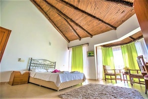 Villa, 4 habitaciones | Cortinas opacas y wifi gratis