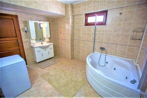 Villa, 4 Bedrooms | Bathroom