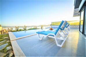 حمّام سباحة خارجي