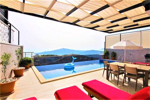 Indoor pool, outdoor pool