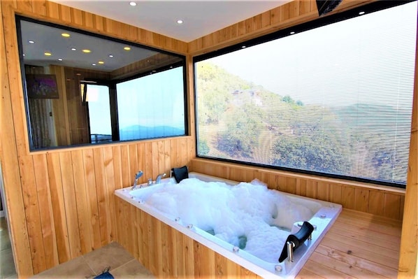 Villa | Jetted bathtub