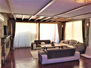 Huvila, 3 makuuhuonetta | Oleskelualue | Taulutelevisio