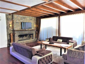 Huvila, 3 makuuhuonetta | Oleskelualue | Taulutelevisio