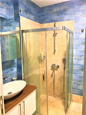 Villa, 3 chambres | Salle de bain | Douche