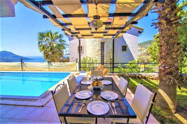 Villa | Terrace/patio