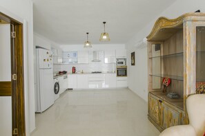 Full-size fridge, oven, stovetop - Villa Yina (Kas)
