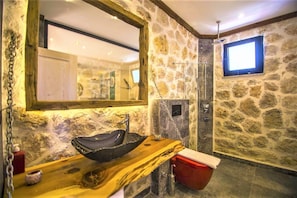 Villa | Bathroom