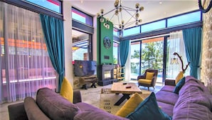 Villa | Woonkamer | Flatscreentelevisie
