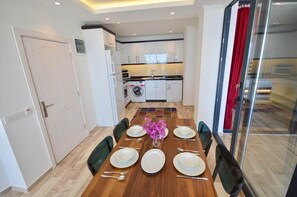 Villa | In-room dining