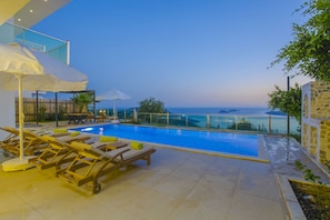 Infinity pool