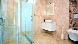 Villa, 1 slaapkamer | Badkamer | Een bad, een bubbelbad