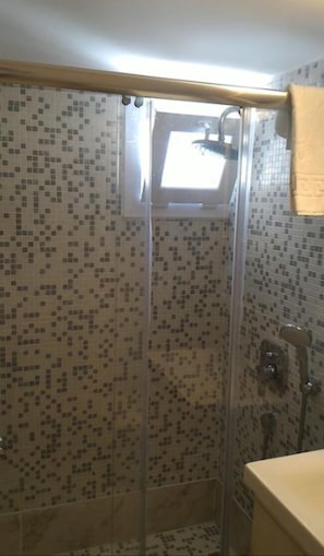 Standard Double Room | Bathroom | Shower, free toiletries, hair dryer, towels - Costa Marina (Bodrum)