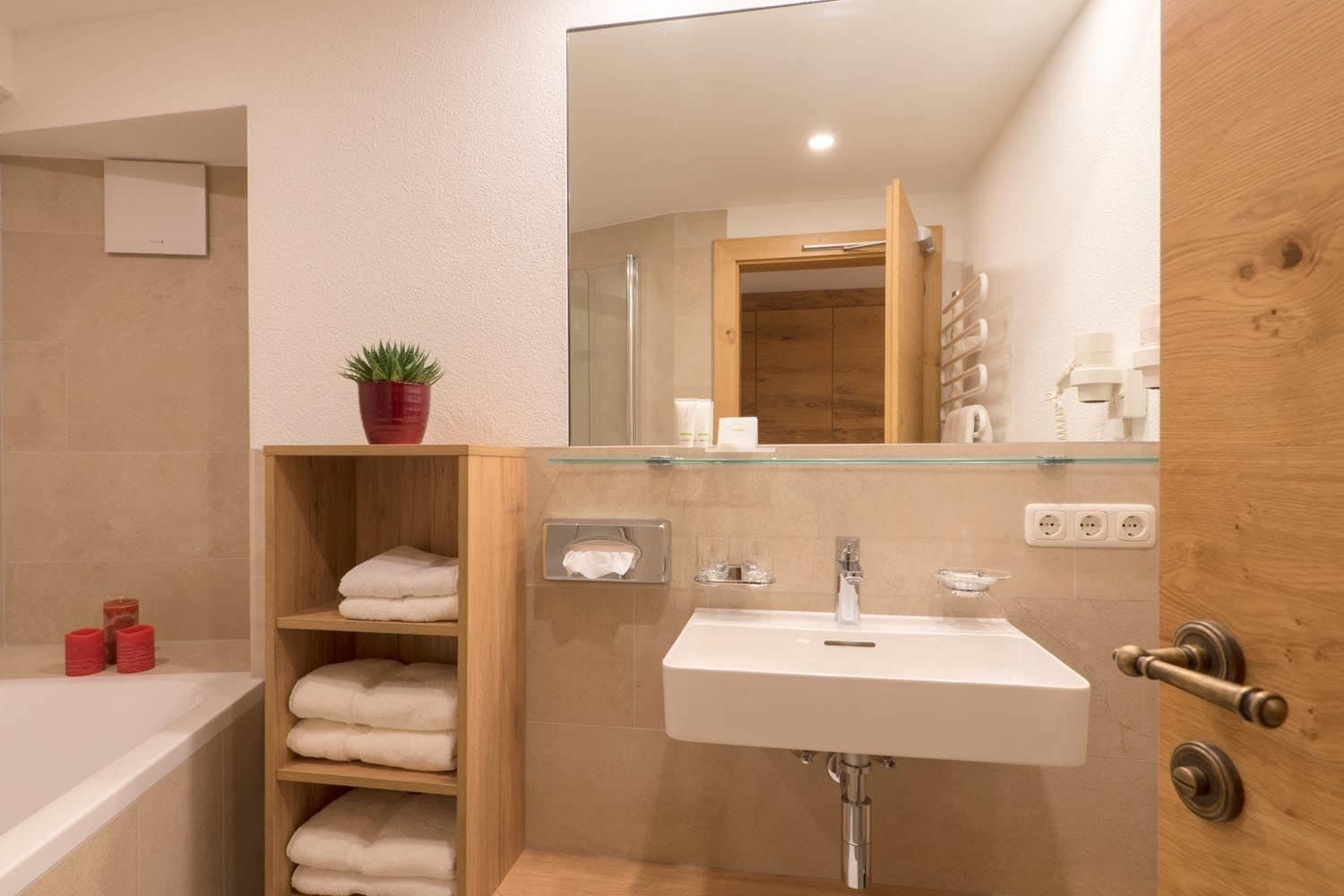 deluxe suite | hypo-allergenic bedding, in-room safe, individually decorated