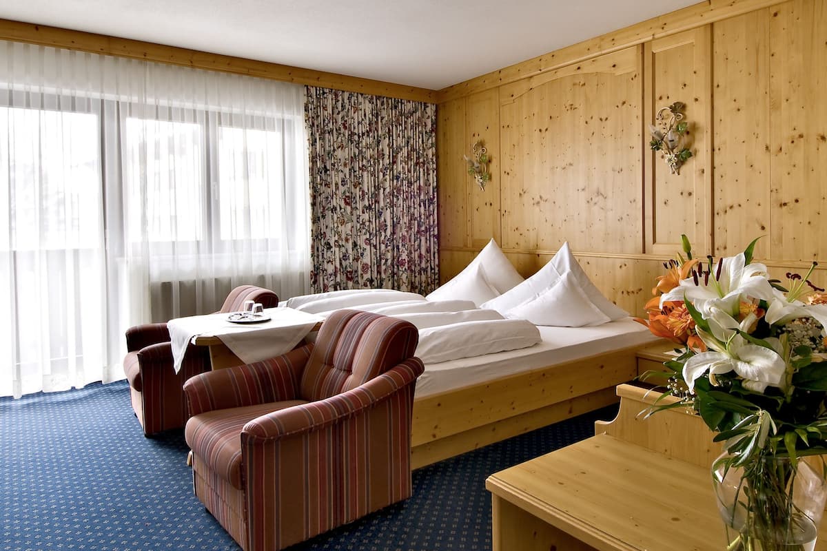 deluxe double room | hypo-allergenic bedding, in-room safe, individually decorated