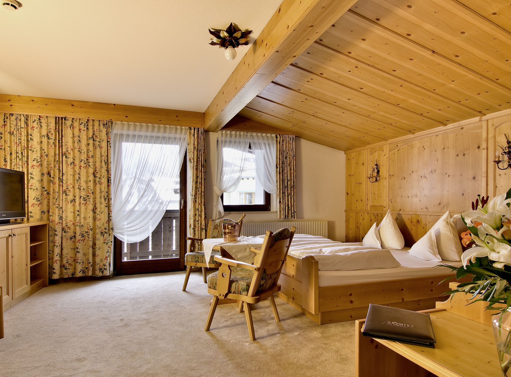 deluxe double room | hypo-allergenic bedding, in-room safe, individually decorated