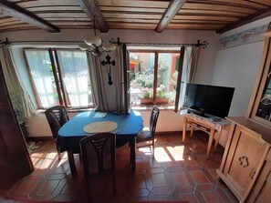 Dining - ������������������������������������������������������������������������������������������������������� (Hollfeld)