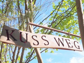 Unclassified image, 3 of 40, button - ������������������������������������������������������������������������������������������������������� (Hollfeld)