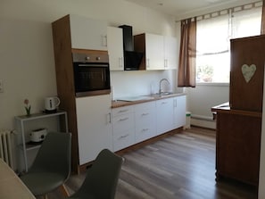Fridge, oven, dishwasher, highchair