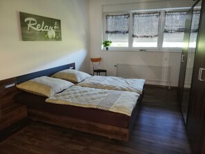 3 bedrooms, travel crib, WiFi, bed sheets