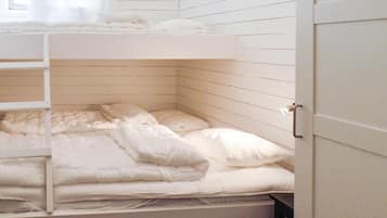 3 bedrooms, travel crib