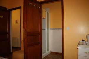 Standard Double or Twin Room | Bathroom | Deep soaking tub, rainfall showerhead, hair dryer, towels