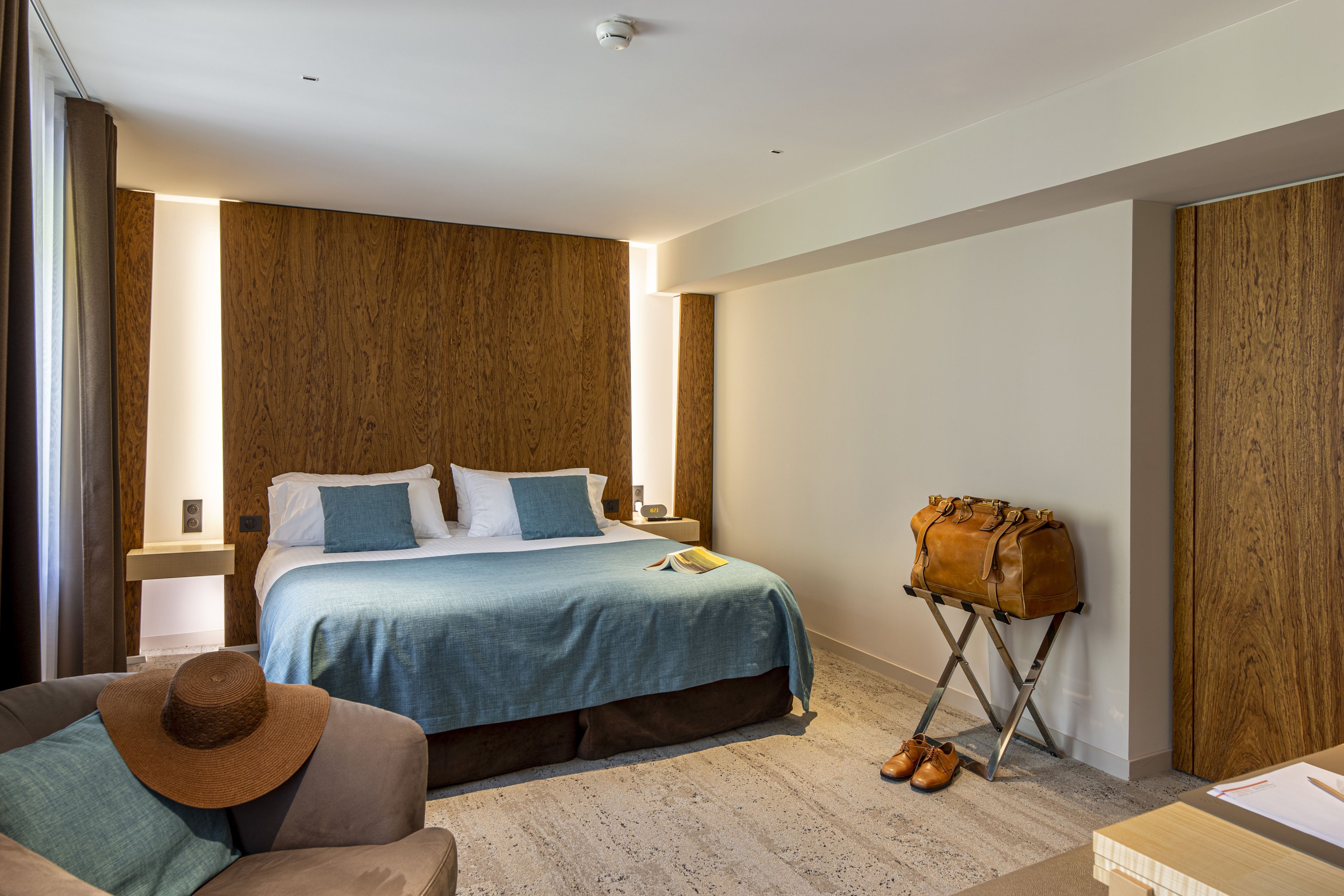 superior room | 1 bedroom, in-room safe, individually decorated, individually furnished