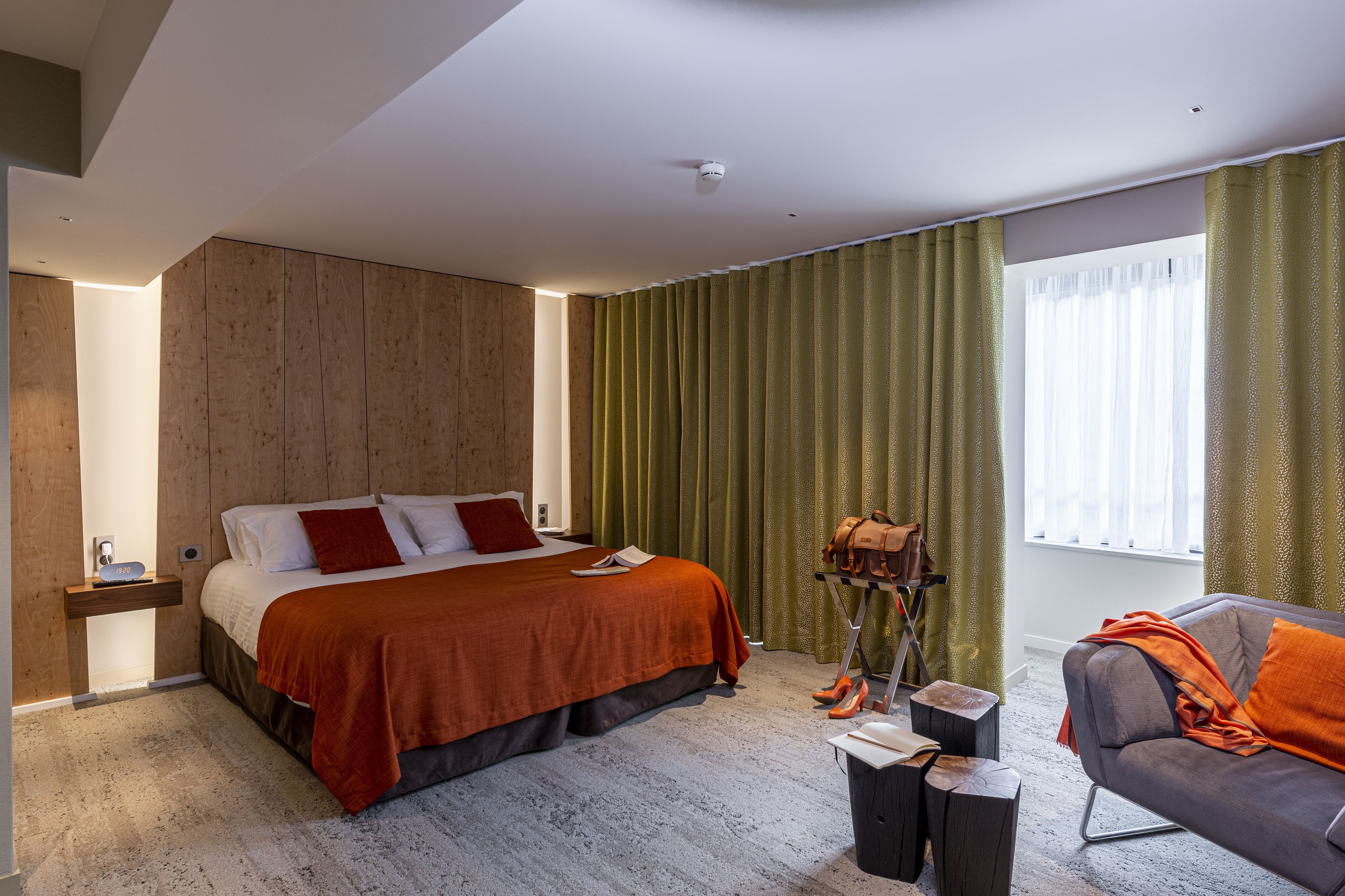 deluxe room | 1 bedroom, in-room safe, individually decorated, individually furnished