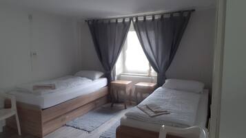 Căn hộ, 4 phòng ngủ | Truy cập Internet không dây miễn phí, bộ trải giường