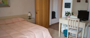 Superior Double Room | Desk, free WiFi, bed sheets - La Magione del Capitano (Montecorvino Pugliano)