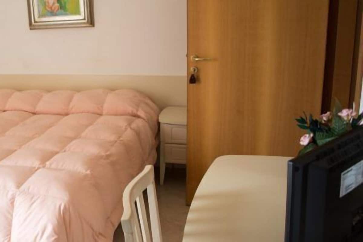 Superior tweepersoonskamer | Een bureau, gratis wifi, beddengoed
