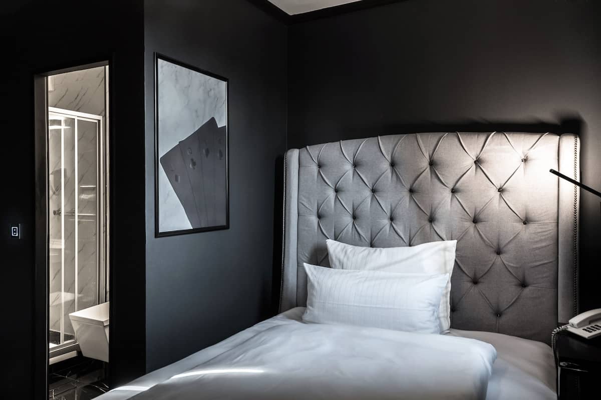 1 bedroom, desk, laptop workspace, blackout drapes