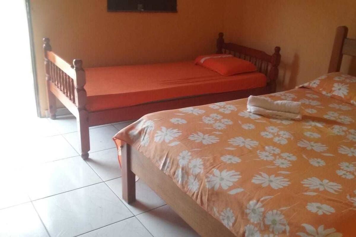Kamar Triple | Setrika/meja setrika, Wi-Fi gratis, dan seprai linen