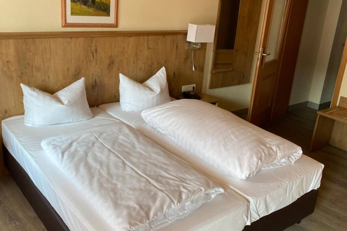 desk, soundproofing, free wifi