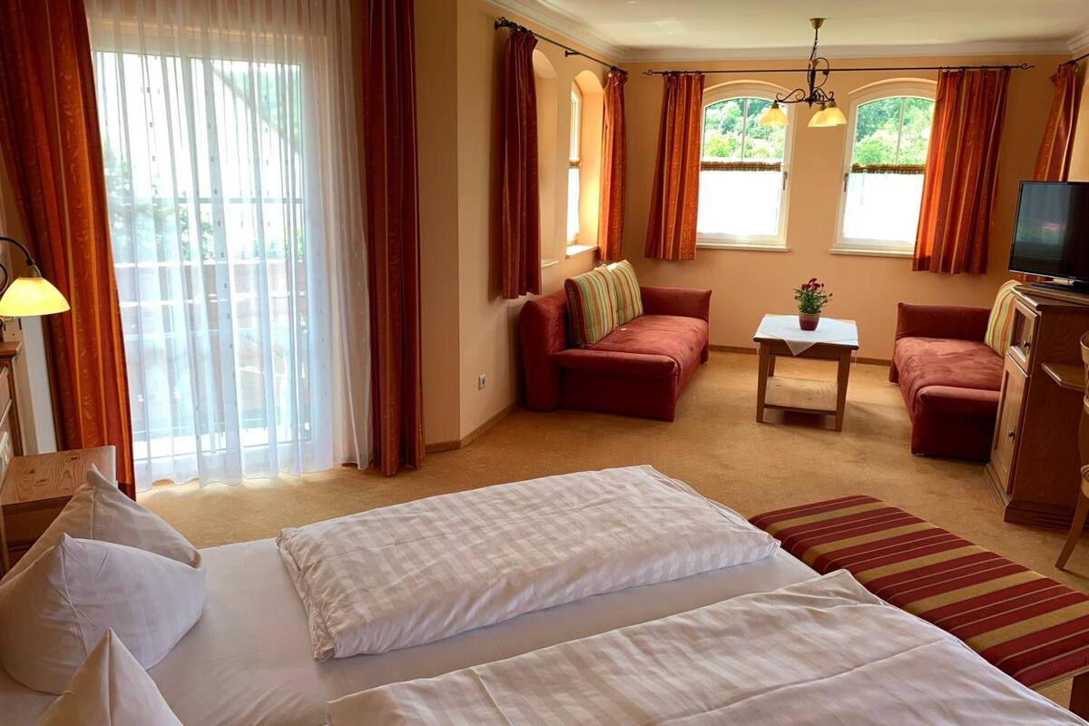 desk, soundproofing, free wifi