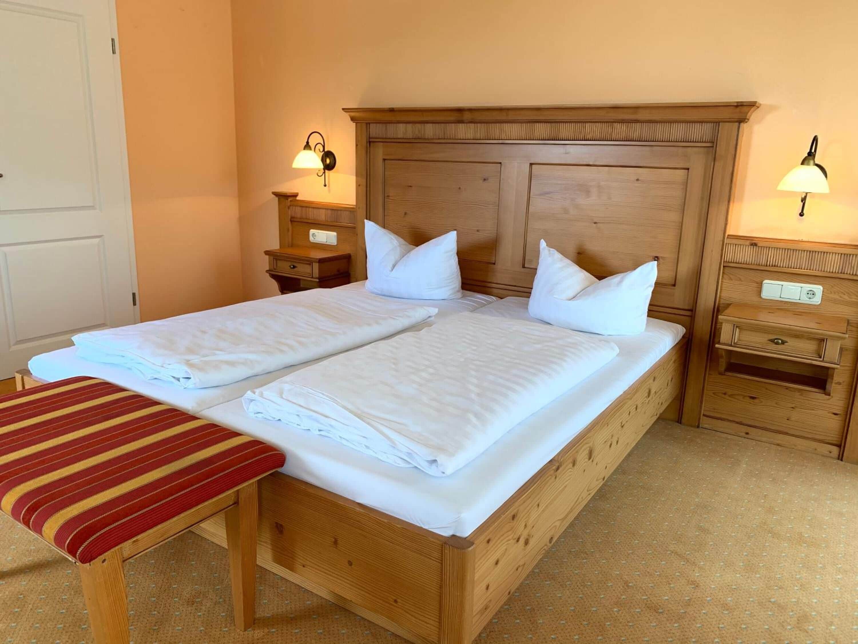 desk, soundproofing, free wifi