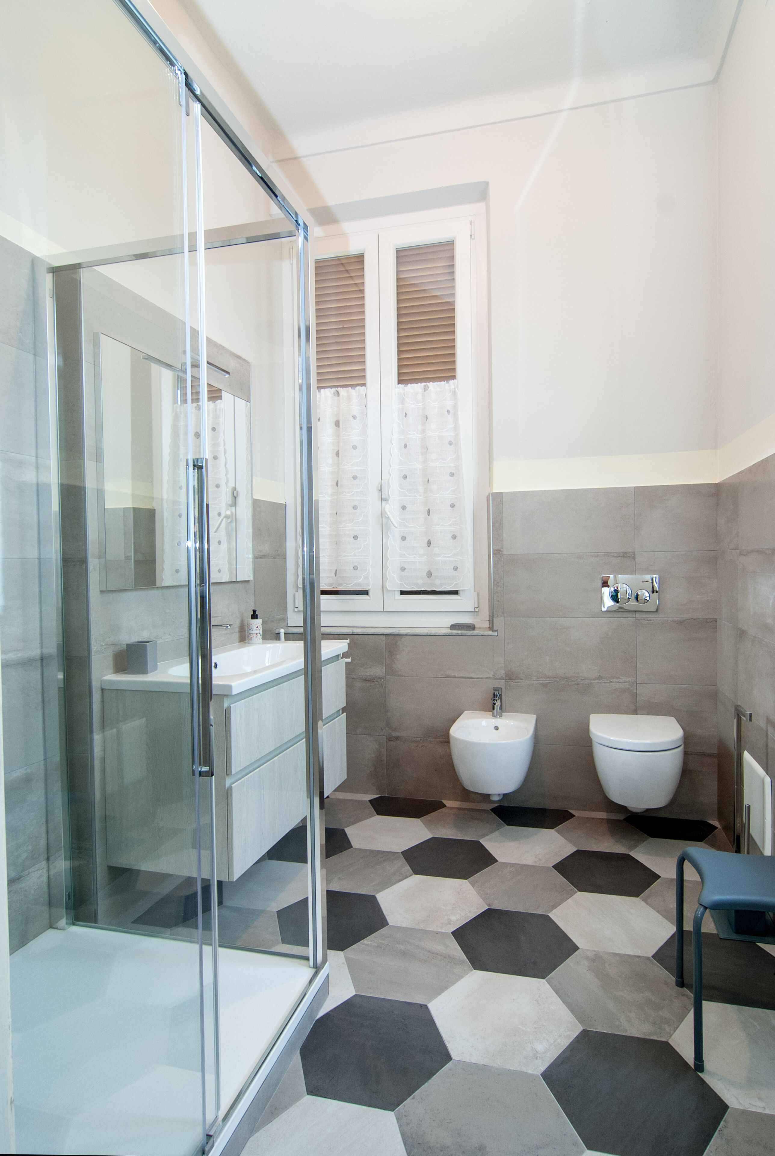 Dusche, Haartrockner, Bidet, Handtücher