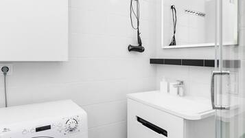 Superior-lejlighed | Badeværelse | Bruser, brusehoved med spredningseffekt, gratis toiletartikler