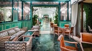 A spacious interior with a green and white color scheme, featuring a sofa set, chairs, and a marble floor. - La Voile d'Or (Saint-Jean-Cap-Ferrat)