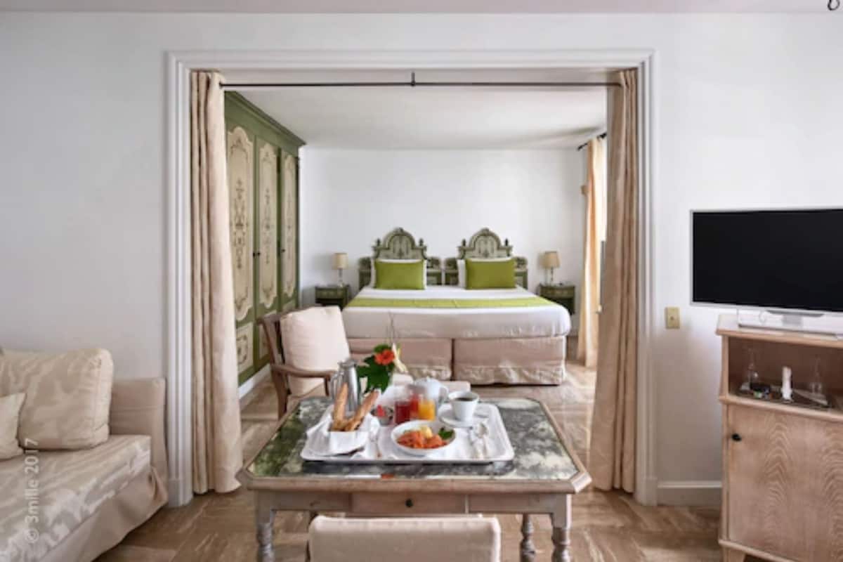 Minibar, in-room safe, individually decorated, individually furnished