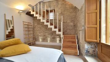 1 camera, una cassaforte in camera, insonorizzazione