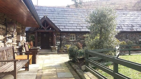 Exterior - Clarisses Cottage (Glendalough)