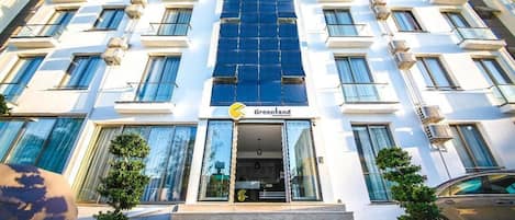 Konaklama yerinin ön cephesi