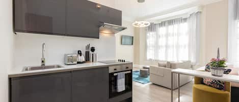 Luxury Studio, Ensuite | Shared kitchen
