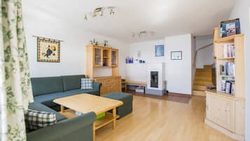 2 bedrooms, desk, free WiFi, bed sheets