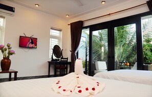 Family Studio, Balcony - Mountain House Villa (Da Nang)