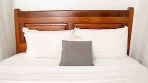 Ropa de cama de alta calidad, colchones viscoelásticos, escritorio
