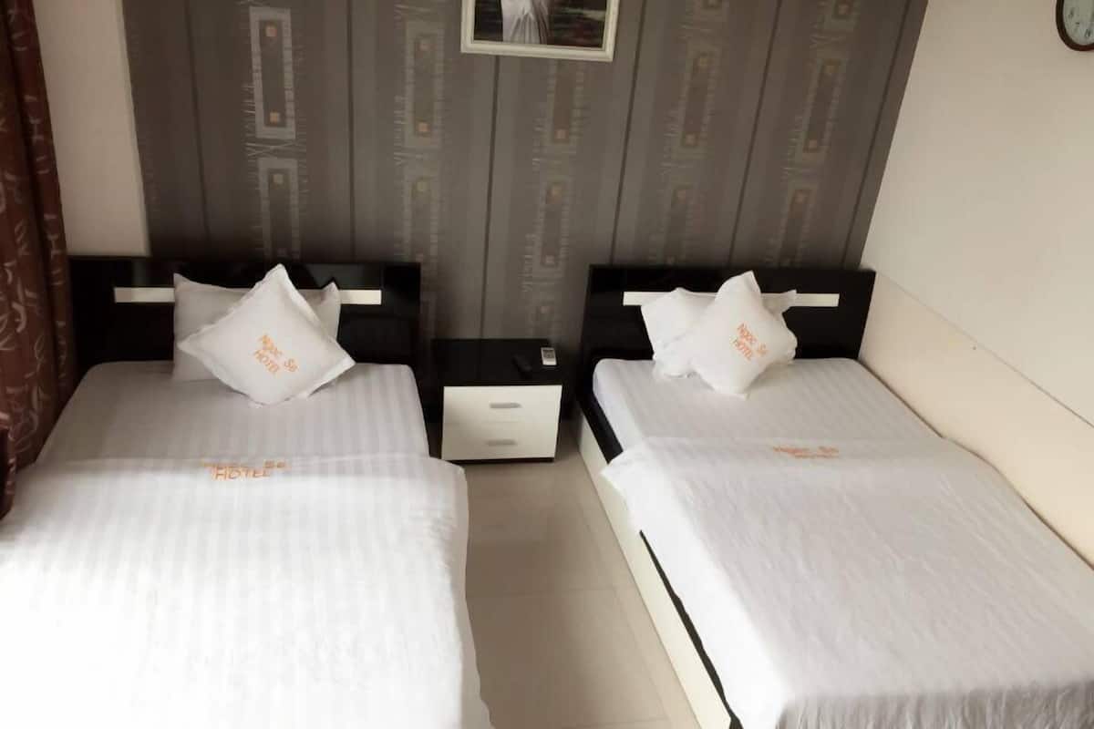 Minibar, escritorio, espacio para trabajar con laptop y wifi gratis